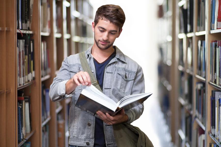 Extienden en California plazo de apoyo económico para estudiantes