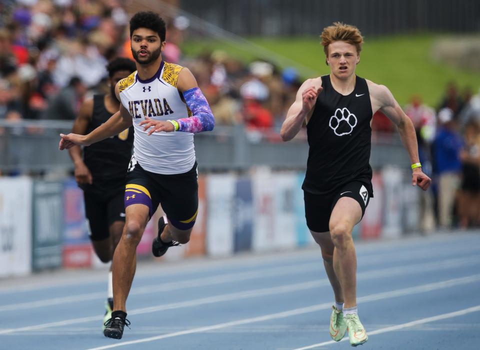 Nevada's Caeden DaSilvia, left, competes in the boys Class 3A 200 meter dash during the 2022 Iowa high school track and field state championships at Drake Stadium Saturday, May 21, 2022 in Des Moines.