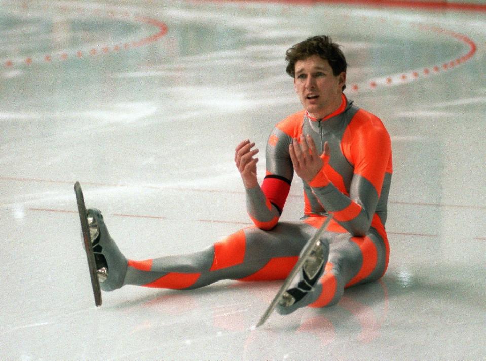 Speed skater Dan Jansen from the United States reacts as he sits on his ice after falling during the men’s 1000m event at the Winter Olympic Games February 18 1988 in Calgary (AFP Photo/Toshio Sakai)