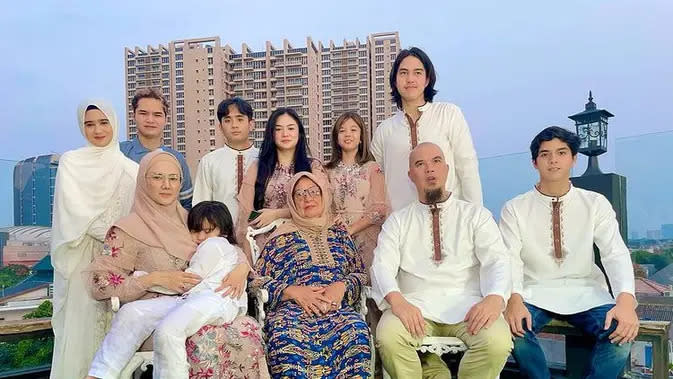 &lt;p&gt;Keluarga Ahmad Dhani dan Mulan Jameela. (Foto: Instagram/mulanjameela1)&lt;/p&gt;