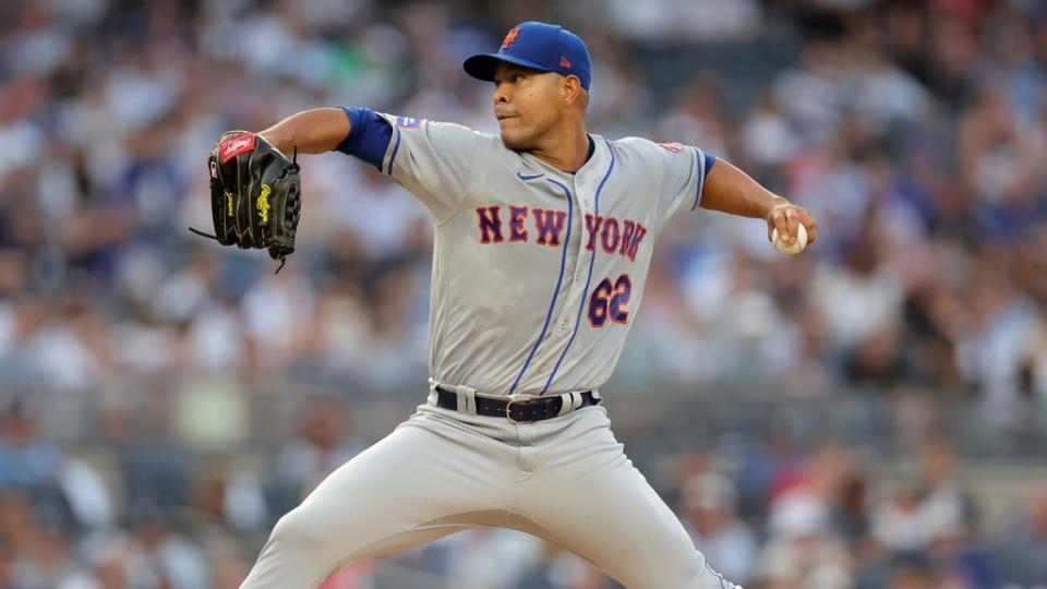 New York Mets starting pitcher Jose Quintana (62) pitches against the New York Yankees during the first inning at Yankee Stadium