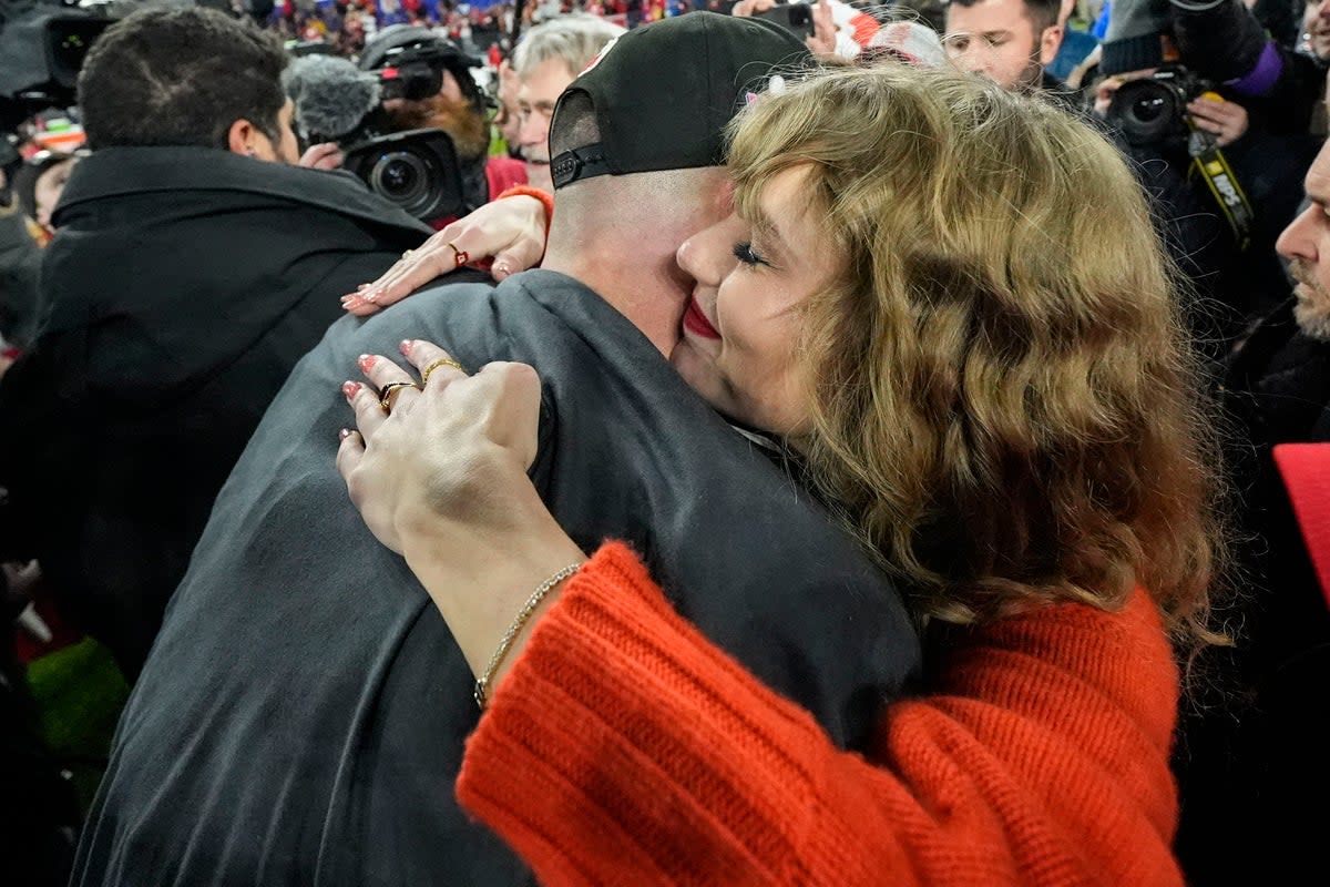 Travis Kelce gives a hug to girlfriend Taylor Swift (AP)