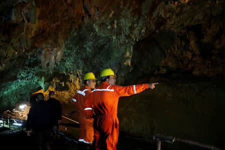 Soldiers and rescue workers work in Tham Luang cave complex, as an ongoing search for members of an under-16 soccer team and their coach continues, in the northern province of Chiang Rai, Thailand, July 1, 2018. REUTERS/Soe Zeya Tun