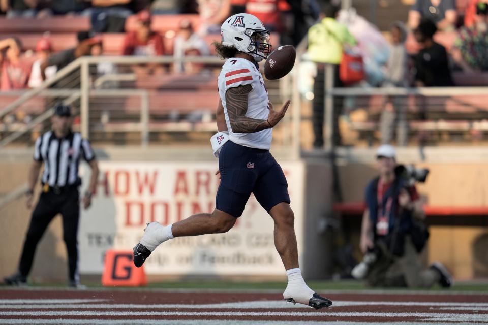 Arizona quarterback Jayden de Laura scores a rushing touchdown against Stanford during the second half of an NCAA college football game Saturday, Sept. 23, 2023, in Stanford, Calif. (AP Photo/Godofredo A. Vásquez)