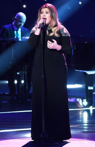 <p>Ray Mickshaw/FOX Image Collection via Getty</p> Kelly Clarkson in 2016.