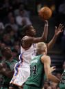 <b>NBA</b> <p>Kevin Durant (photo), MVP du dernier All Star Game et en tête de la conférence Ouest avec son équipe du Thunder d’Oklahoma City, affronte les Bobcats de Charlotte, dont l’un des principaux actionnaires n’est autre que la légende Michael Jordan. Match à suivre dans la nuit de samedi à dimanche.</p>