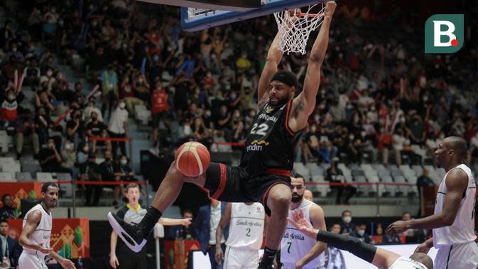 <p>Marques Terrell Bolden berhasil menjadi bintang lapangan saat Timnas Basket Indonesia bersua dengan Timnas Basket Arab Saudi pada matchday pertama Grup A FIBA Asia Cup 2022 di Istora Senayan, Jakarta, Selasa (12/07/2022). (Bola.com/Bagaskara Lazuardi)</p>