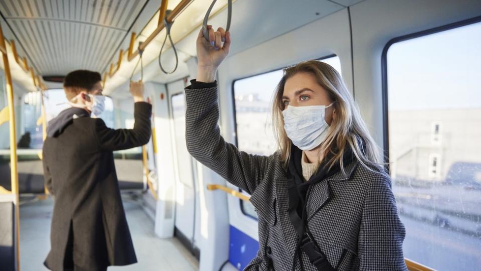 Viaje en transporte público durante la pandemia.