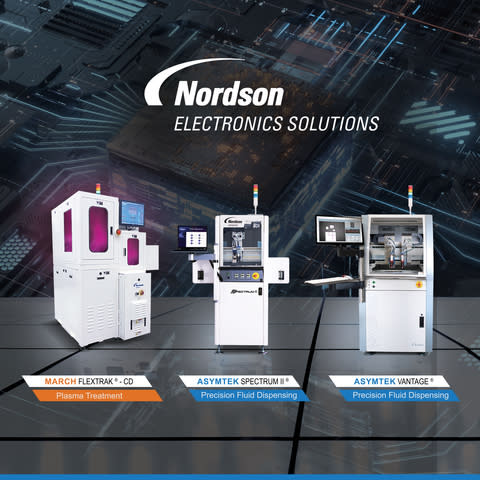 在SEMICON China 2024上展示的Nordson Electronics Solutions半導體製造設備，包括等離子處理和流體點膠系統。MARCH FlexTRAK®-CD系統可為半導體製造應用中的條狀器件（例如料盒中裝設的引線框架或條狀層壓件）提供高通量等離子處理。ASYMTEK Spectrum®和ASYMTEK Vantage®流體點膠系統則設計用於半導體封裝和組裝，以滿足電子製造過程中的點膠需求，包括底部填充、間隙填充、密封線和模組組裝。（照片：Nordson）