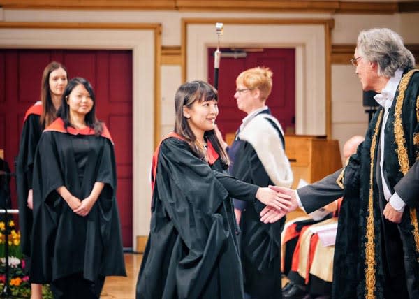 La Princesa Mako de Japón, feliz en su graduación tras un año incógnita en la universidad