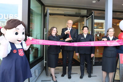 Sally Ann, Lt. Tamara Randlesome, Lt. Col Jamie Braund, Cpt. Kim Chan, and Cpt. Sharon Tidd cut the ribbon at the Boundless Vancouver reopening. (CNW Group/The Salvation Army British Columbia Division)