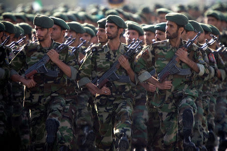 Members of Iran's Revolutionary Guards march during a military parade to commemorate the 1980-88 Iran-Iraq war in Tehran September 22, 2007. REUTERS/Morteza Nikoubazl/Files