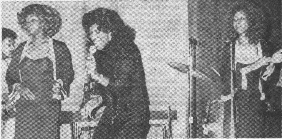 Natalie Cole performs at the Binghamton Ramada Inn in August 1975.