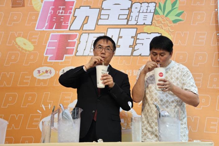 喝手搖飲做愛心！業者祭「買2飲品送1粒」霸氣開送3000斤台南金鑽鳳梨