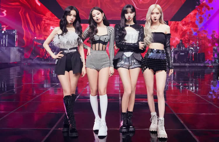 韓國世界級女團「BLACKPINK」來台開唱，讓國內粉絲瘋狂不已。圖中為BLACKPINK成員Jisoo（左起）、Jennie、Lisa、Rosé，翻攝YG娛樂