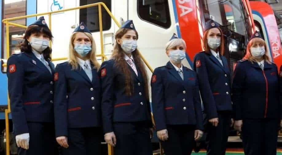莫斯科地鐵已經成功聘請首批女車長，並訓練完成。 （圖：Wion@Twitter）