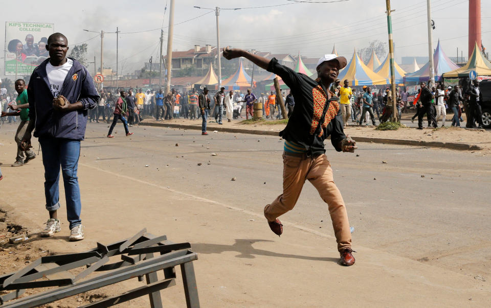 <p>Supporters of Kenyan opposition leader Raila Odinga throw rocks during protests in Nairobi, Kenya, Nov. 17, 2017. (Photo: Thomas Mukoya/Reuters) </p>