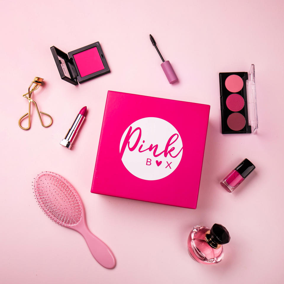 Pink Box Bild mit generischen pinken Beautyprodukten