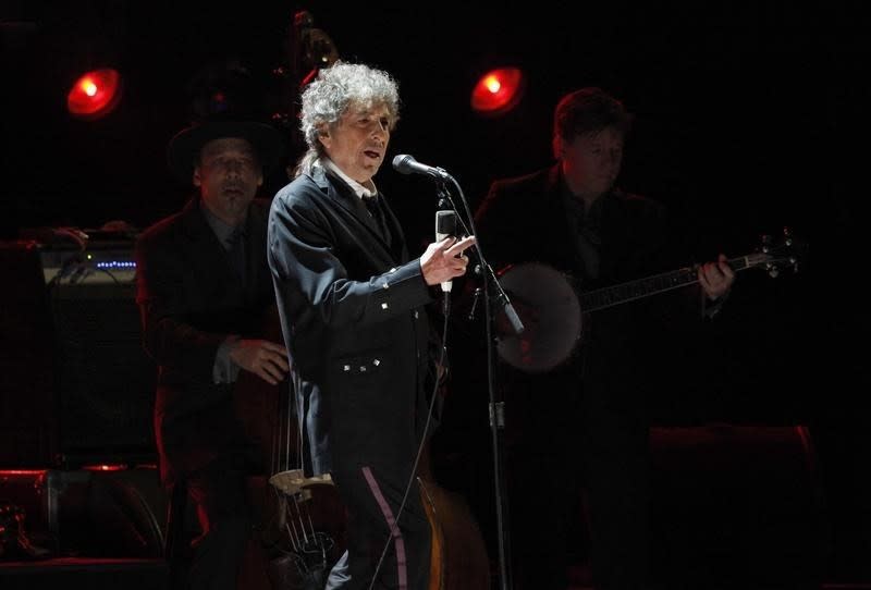 Le chanteur américain Bob Dylan s'est vu décerner jeudi le prix Nobel de littérature 2016. /Photo d’archives/REUTERS/Mario Anzuoni