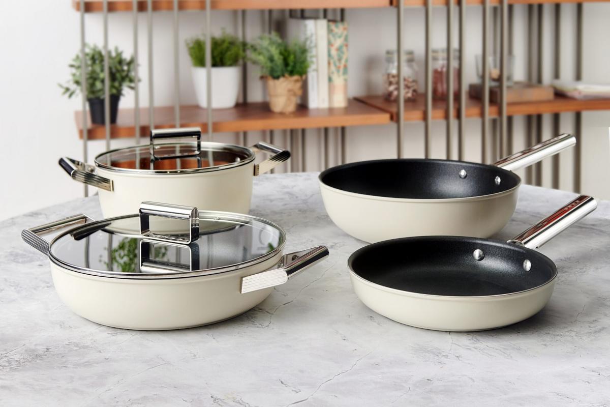 Smeg Cookware 50年代スタイル 焦げ付き防止ディープパン 蓋付き