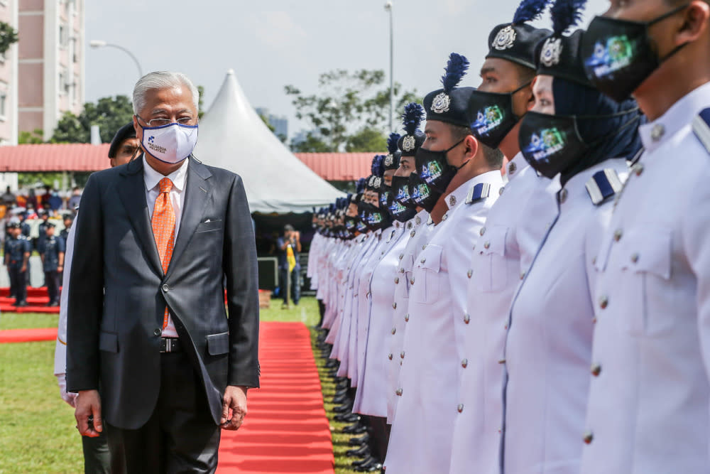 Prime Minister Datuk Seri Ismail Sabri Yaakob arrives for the 40th World Customs Day Celebration at the Kelana Jaya Customs Complex, January 26, 2022. — Picture by Hari Anggara