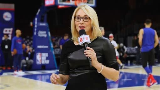 《ESPN》女球評Doris Burke的播報幽默又風趣，深受球迷喜愛。（圖／翻攝自推特）