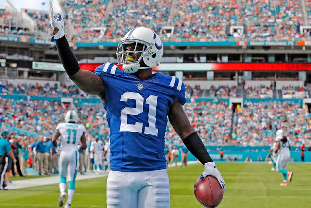 <p>Charles Trainor Jr./Miami Herald/Tribune News Service via Getty</p> Vontae Davis on the field with the Colts in 2015