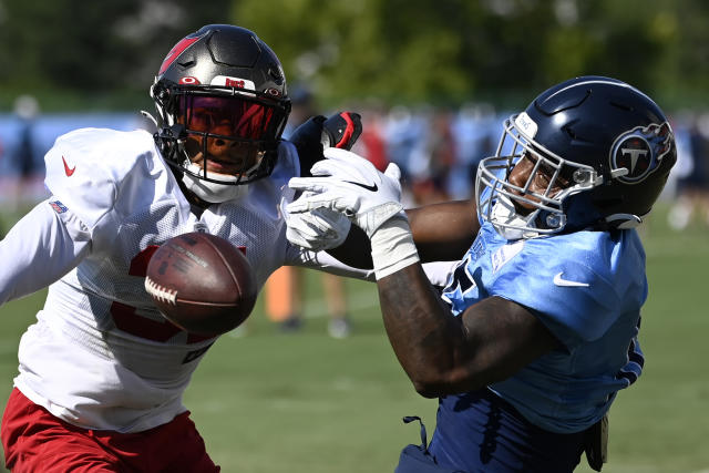 Malik Willis throws 1st NFL TD pass, Titans beat Tampa Bay Bucs 13-3