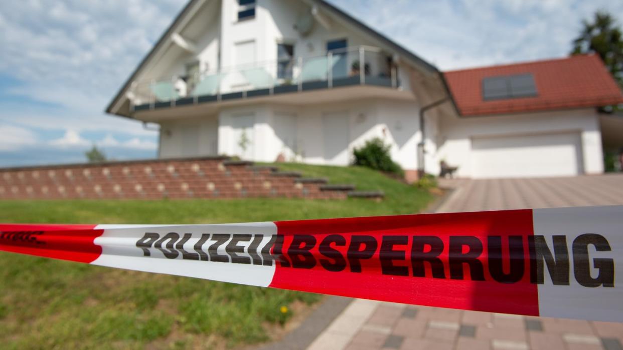 Haus des ermordeten Kasseler Regierungspräsidenten Walter Lübcke. Die Ermittlungen gehen weiter. Foto: Swen Pförtner