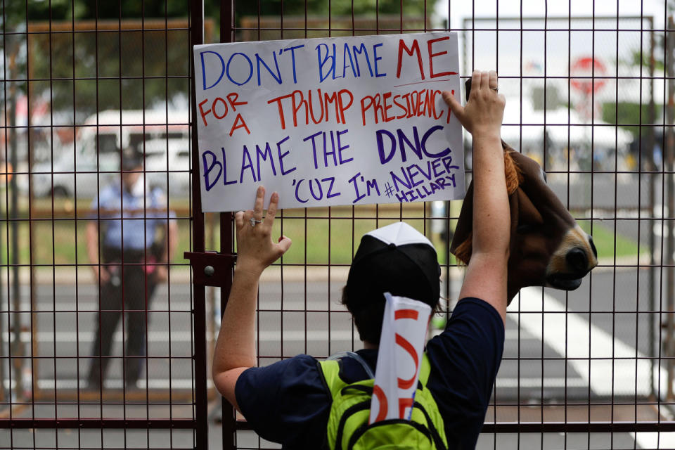 <p>A supporter of Sen. Bernie Sanders yells at delegates through the fence at Franklin Delano Roosevelt Park in Philadelphia, Tuesday, July 26, 2016, during the second day of the Democratic National Convention. (Photo: Matt Slocum/AP)</p>