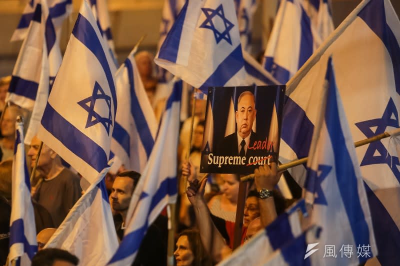 20230603-以色列專題，特拉維夫民眾3日上街頭進行大規模示威活動，抗議以色列政府推動的司法改革計畫。（顏麟宇攝）