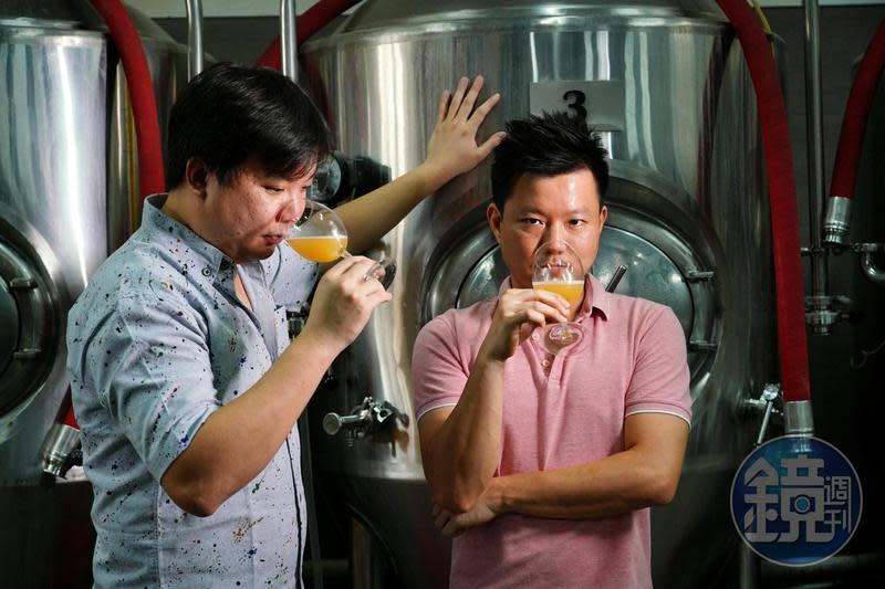 2014年創立台風造酒的許承穎（左）和許京穎（右）兄弟，連連在國際大賽獲獎，讓許多餐廳和食品業者找上門，合作推聯名啤酒。