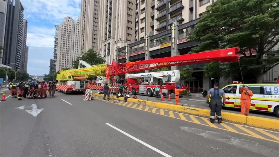 竹高樓火警「吊車大王」出手　出動180噸吊車即刻救援