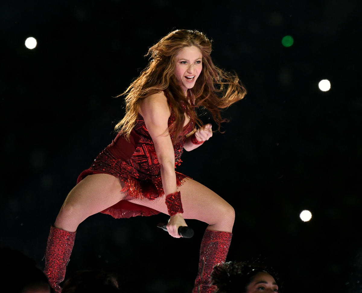 Jennifer Lopez Ass Porn With Captions - Jennifer Lopez, Shakira draw FCC complaints for Super Bowl halftime