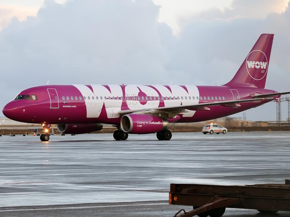 WOW Air Airbus A320