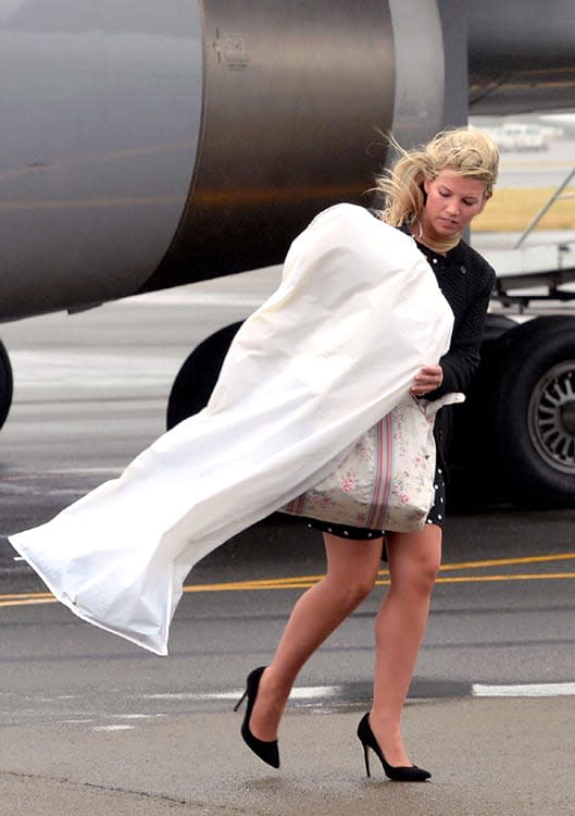 Natasha Archer en el aeropuerto