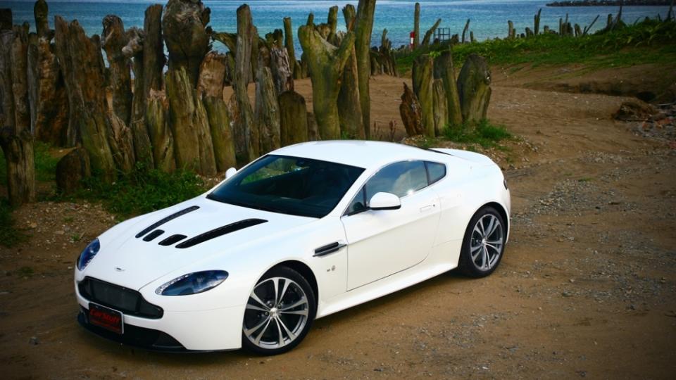 在偉大與旅行間 Aston Martin V12 Vantage S