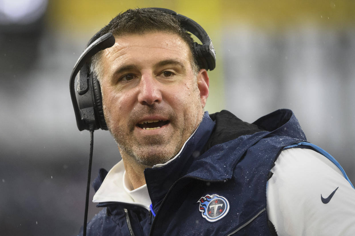 Tennessee Titans coach Mike Vrabel has his team on the verge of clinching the AFC&#39;s No. 1 seed. (AP Photo/John Amis)