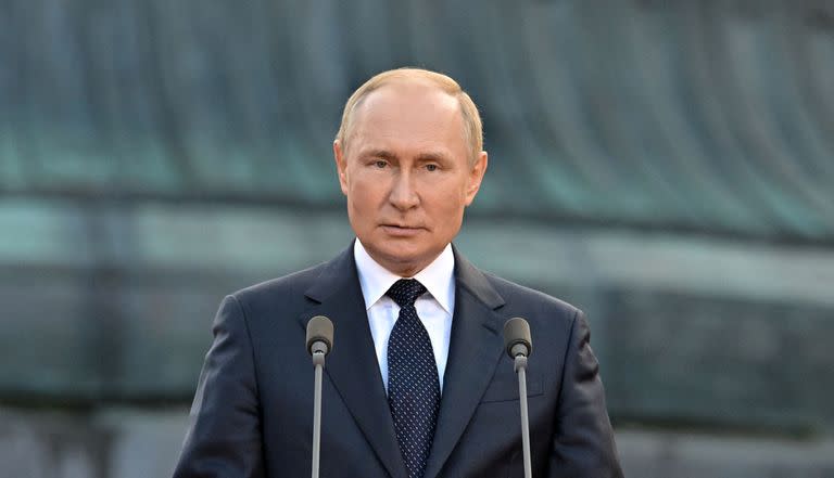 El presidente ruso Vladimir Putin pronuncia un discurso durante un acto para conmemorar el 1160º aniversario de la creación del Estado ruso en Veliky Novgorod el 21 de septiembre de 2022.