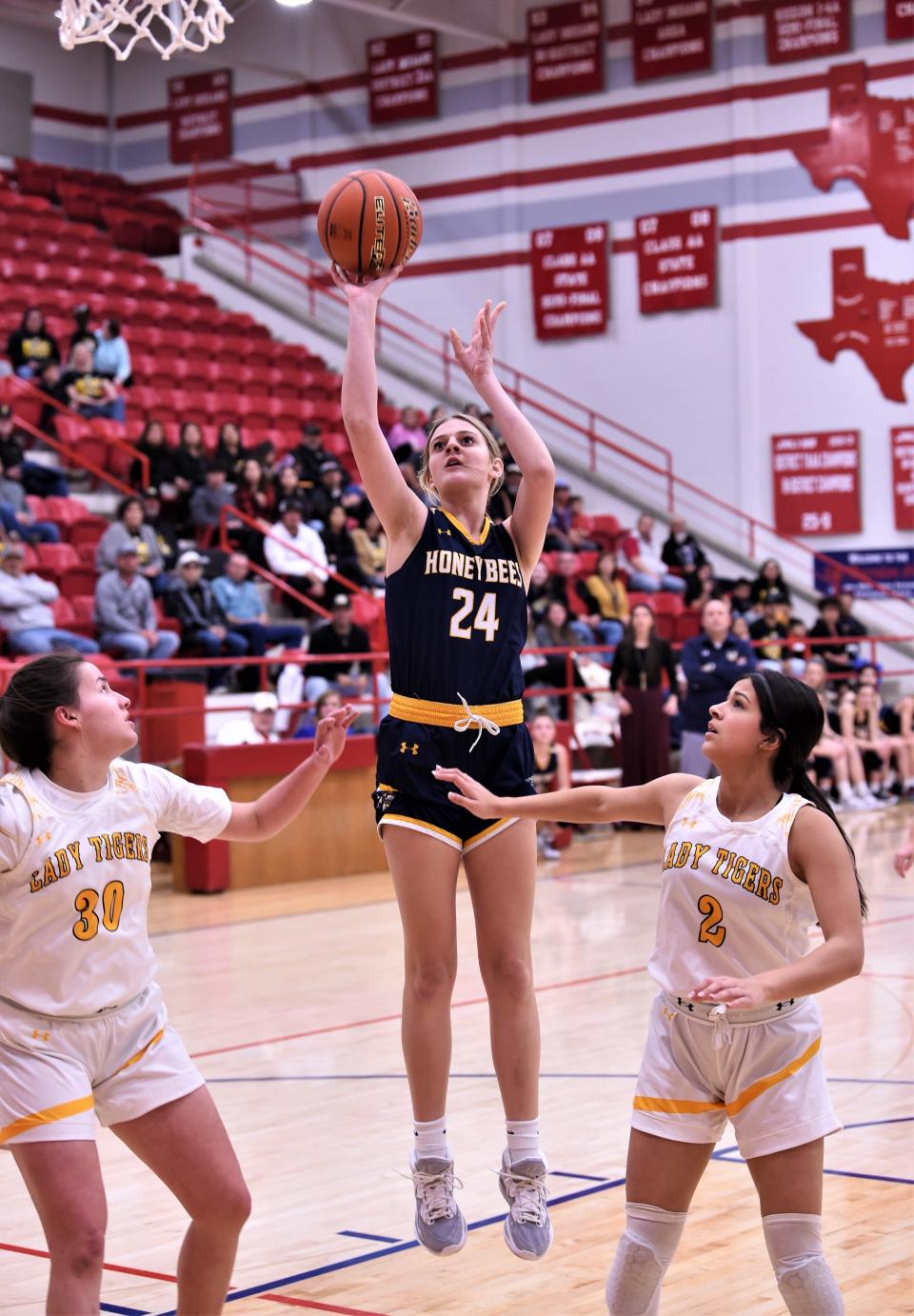 Stephenville's Kyla Ray (24) shoots as Snyder's Peyten Grope, left, and Jayci Medrano defend in the first half.