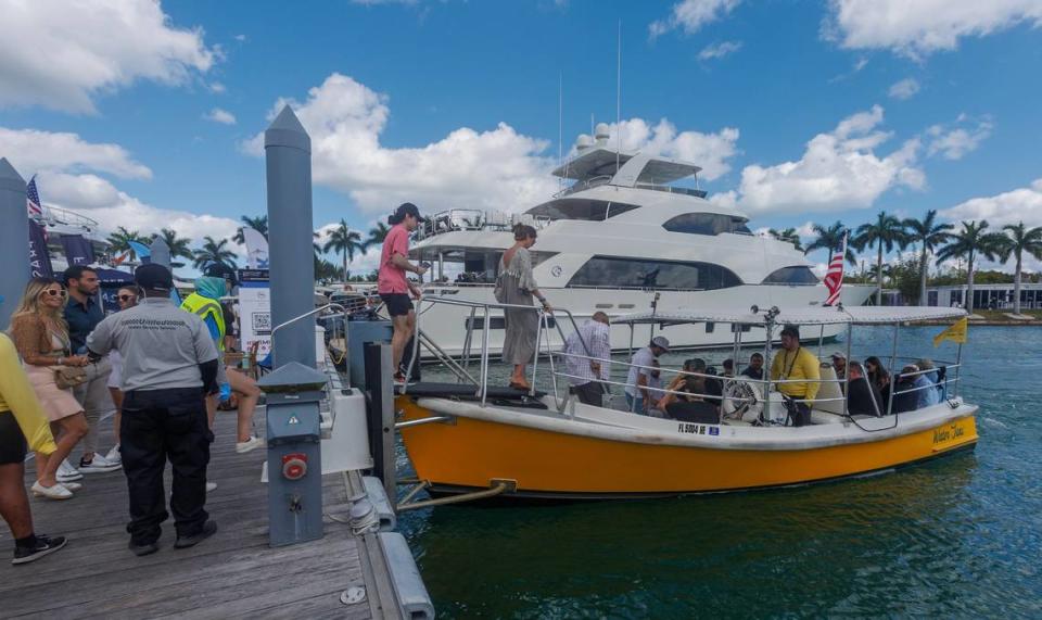 Miami Beach lanza servicio de taxi acuático a Miami. Pedro Portal/pportal@miamiherald.com