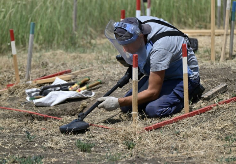 More and more Ukrainian women are joining demining teams (Genya SAVILOV)
