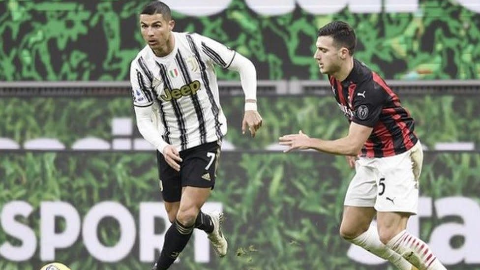 Cristiano Ronaldo con el balón