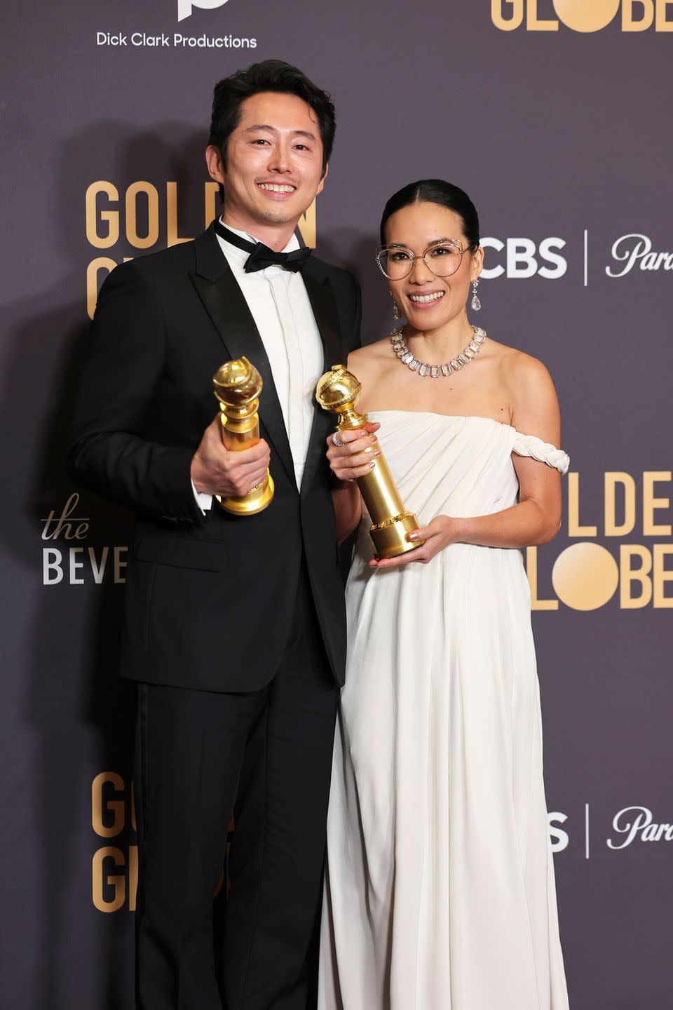 steven yeun and ali wong holding golden globe awards for winners of the best performance in a tv show for beef