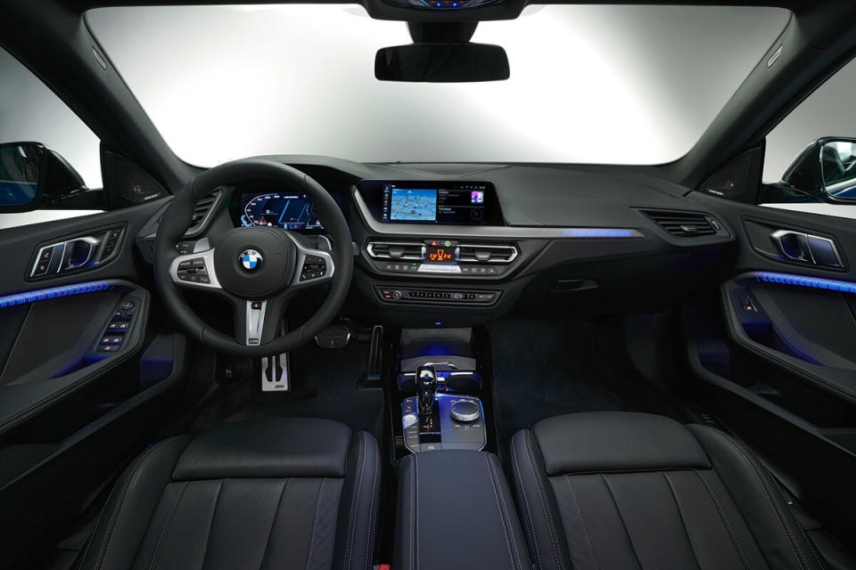 P90370606_highRes_the-all-new-bmw-2-se.jpg