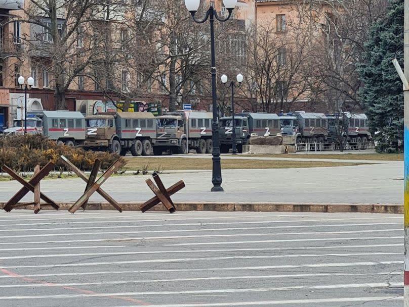 Des véhicules de l'armée russe à Kherson.