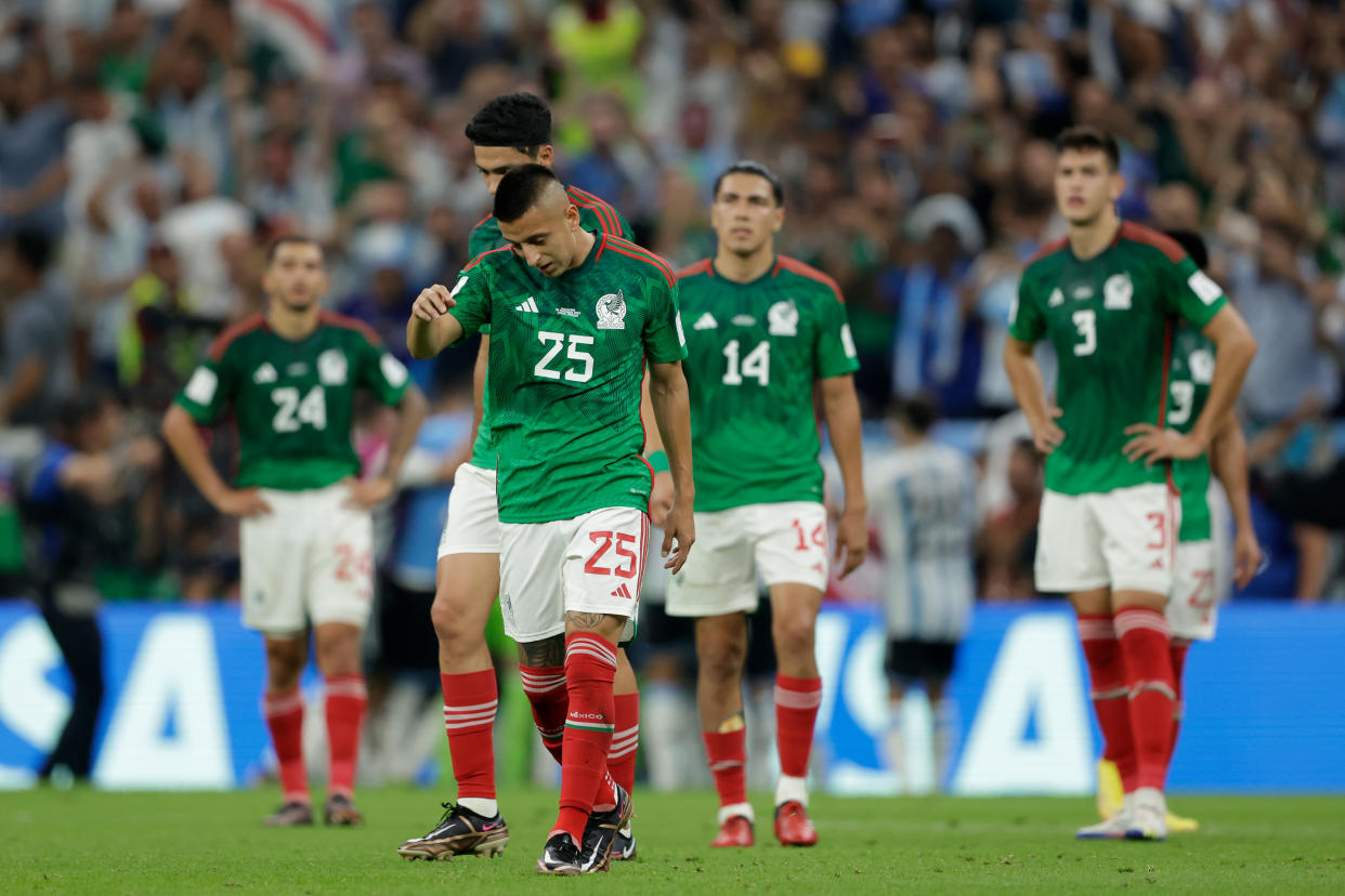 Roberto Alvarado no pudo colaborar en la derrota de México ante Argentina en Qatar 2022 (Foto: Rico Brouwer/Soccrates/Getty Images)