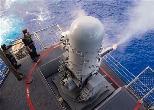 美國尼米茲航空母艦，先前進行近距離武器系統測試。（圖／翻攝自美國第七艦隊臉書）
