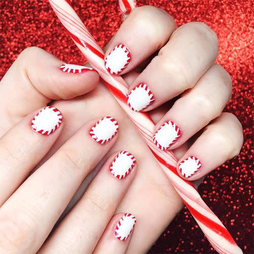 4) Peppermint Border Holiday Nails via @chalkboardnails