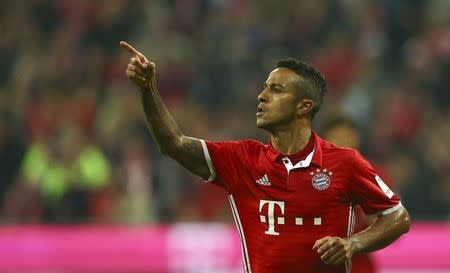 Football Soccer - Bayern Munich v Hertha BSC Berlin - German Bundesliga - Allianz -Arena, Munich, Germany - 21/09/16 Bayern Munich's Thiago Alcantara reacts after scoring a goal REUTERS/Michael Dalder